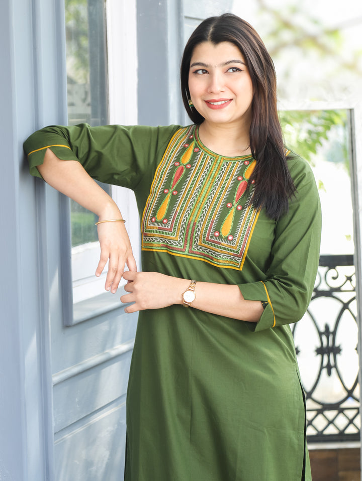 Chanda Forest Green Thread Embroidered Neck Yoke Work Cotton Kurti