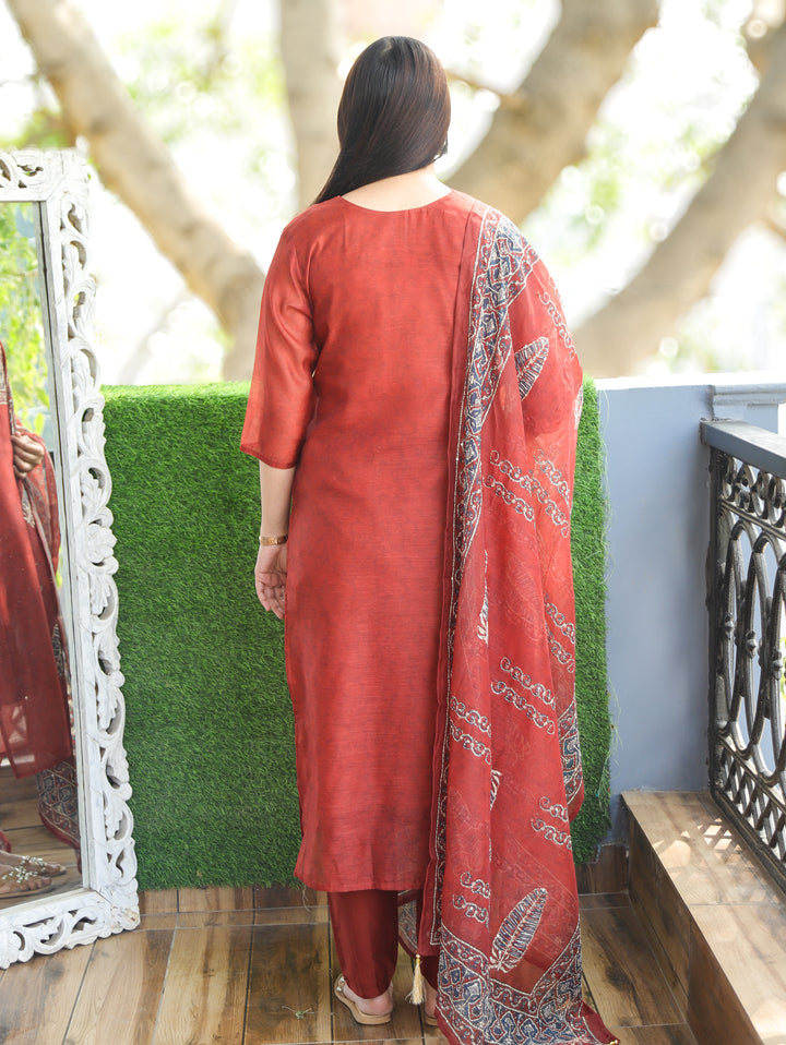 Nandani Barn Mauve Printed Neck with Kolkata Hand Kantha Work Chanderi 3 Piece Set