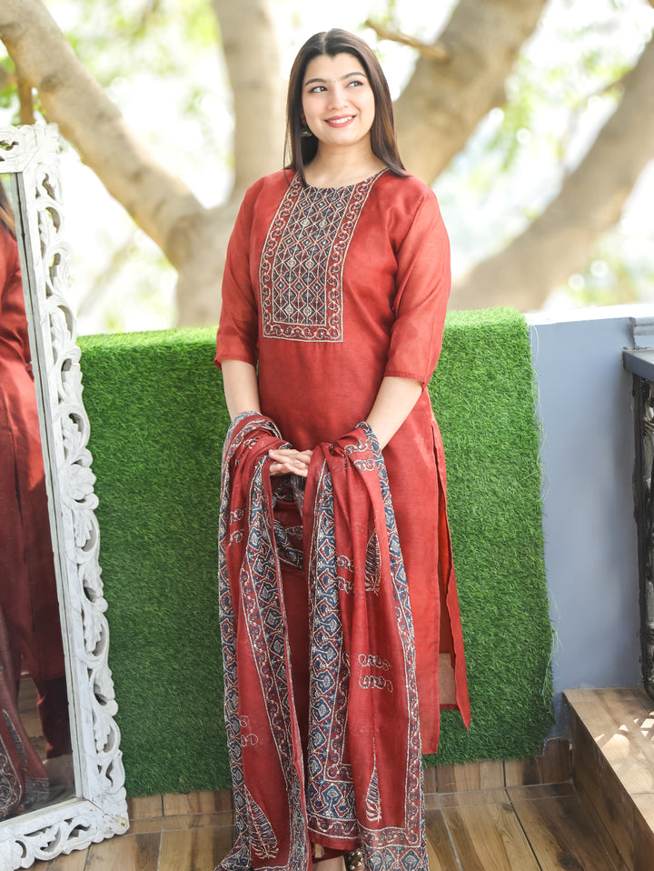 Nandani Barn Mauve Printed Neck with Kolkata Hand Kantha Work Chanderi 3 Piece Set