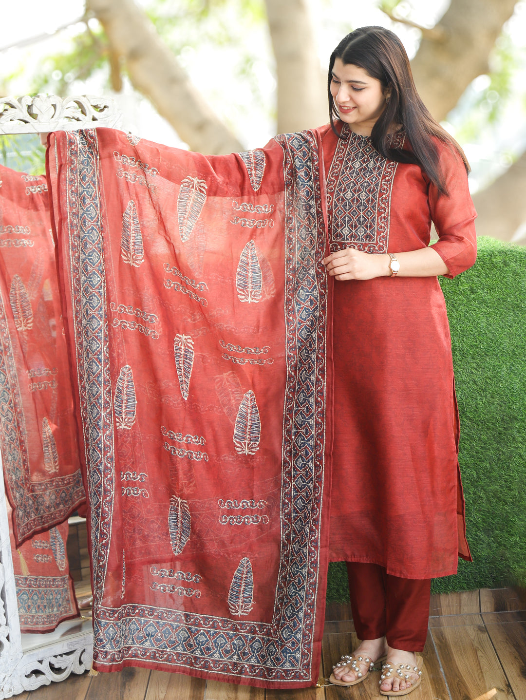 Nandani Barn Mauve Printed Neck with Kolkata Hand Kantha Work Chanderi 3 Piece Set
