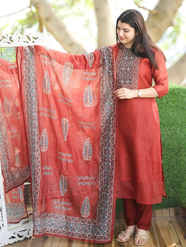 Nandani Barn Mauve Printed Neck with Kolkata Hand Kantha Work Chanderi 3 Piece Set