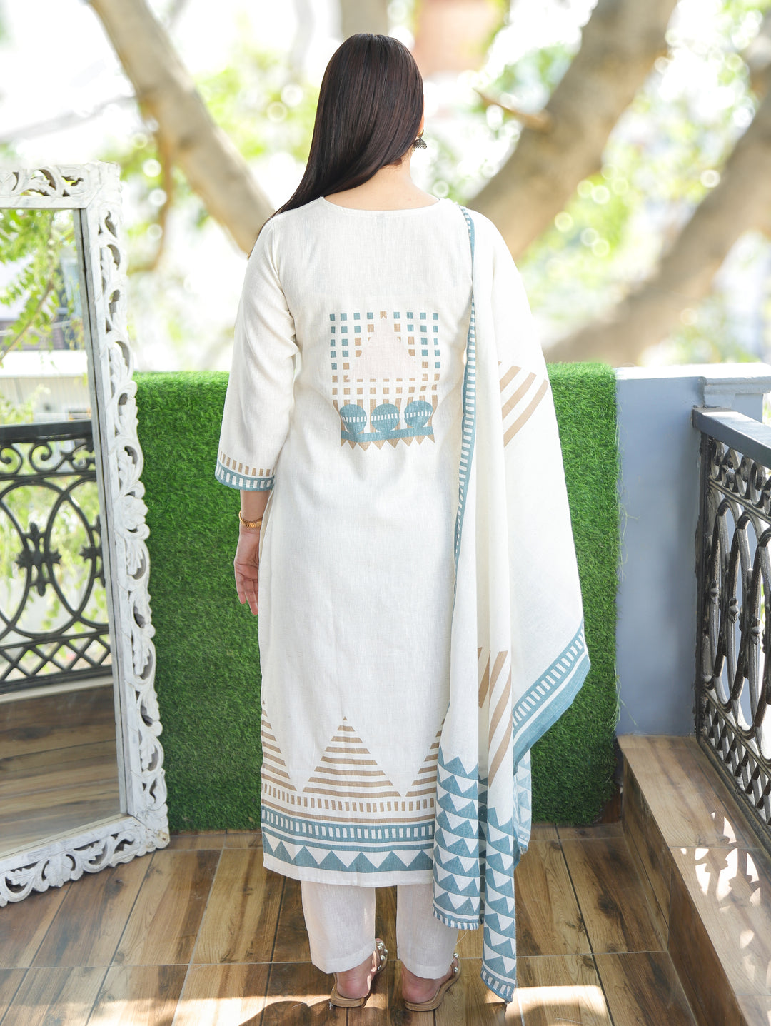 Aadhira Shell White Mirror with Tassels Work on Neck Printed Cotton Linen Set