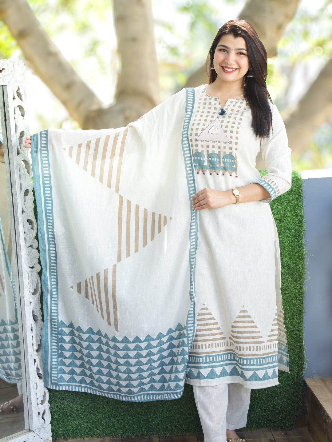 Aadhira Shell White Mirror with Tassels Work on Neck Printed Cotton Linen Set