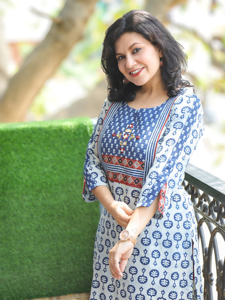 Soni Ice Blue Bel Buti Dabu Printed Cotton Kurti
