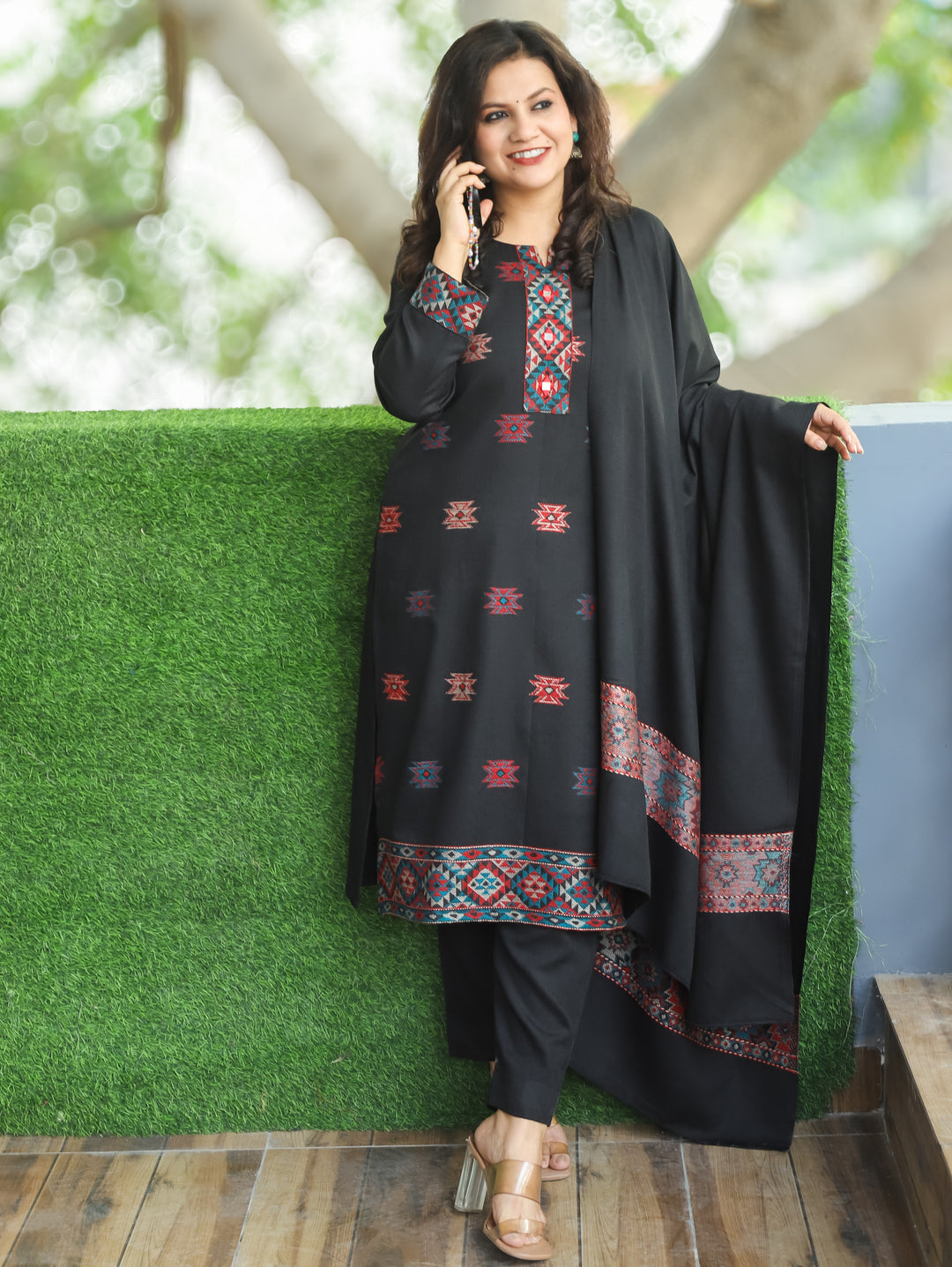 शैलजा Oil Black Round Neck Kullu Thread Weaved Semi Pashmina Winter 3 Piece Set