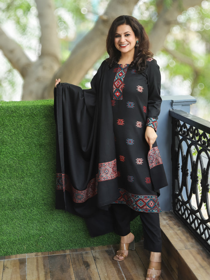 शैलजा Oil Black Round Neck Kullu Thread Weaved Semi Pashmina Winter 3 Piece Set