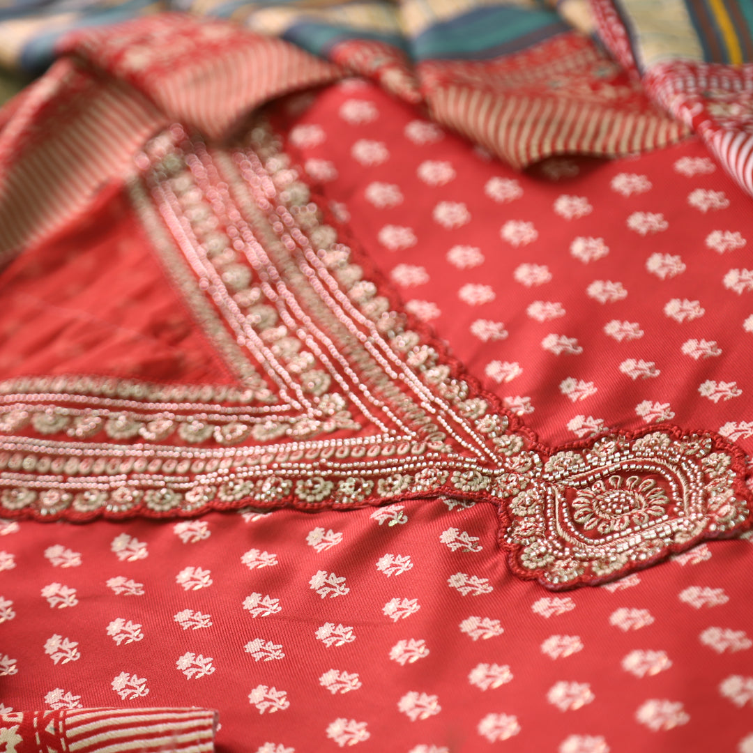 सरवरी Rust Red Embellished V Neckline Foil Work Semi Pashmina Winter Set