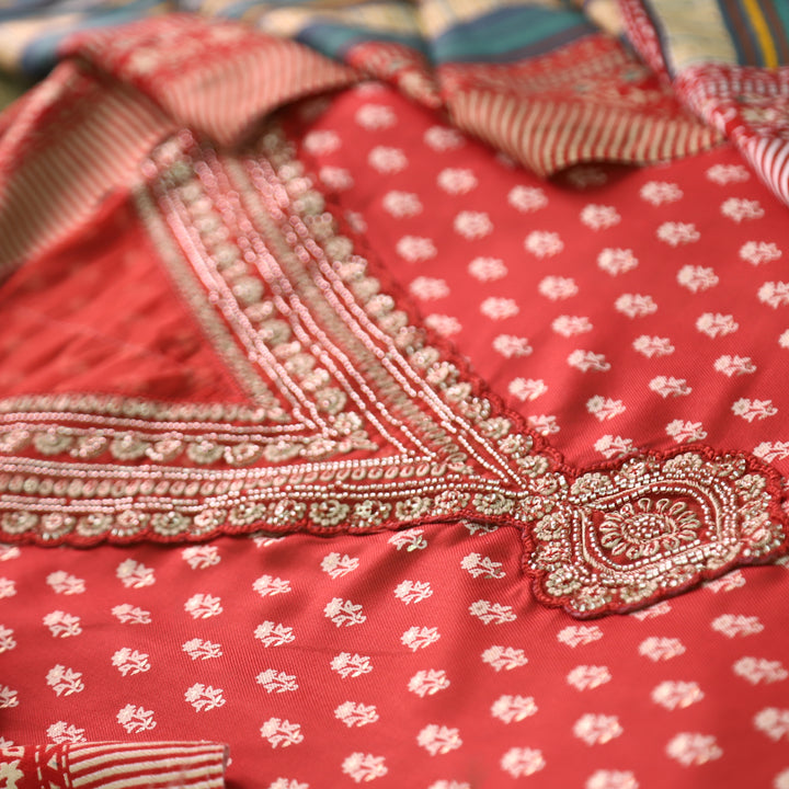 सरवरी Rust Red Embellished V Neckline Foil Work Semi Pashmina Winter Set