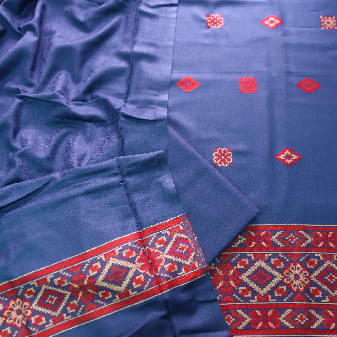 कृति Cerulean Blue Kullu Thread Weaved Hem Semi Pashmina Winter Suit Set