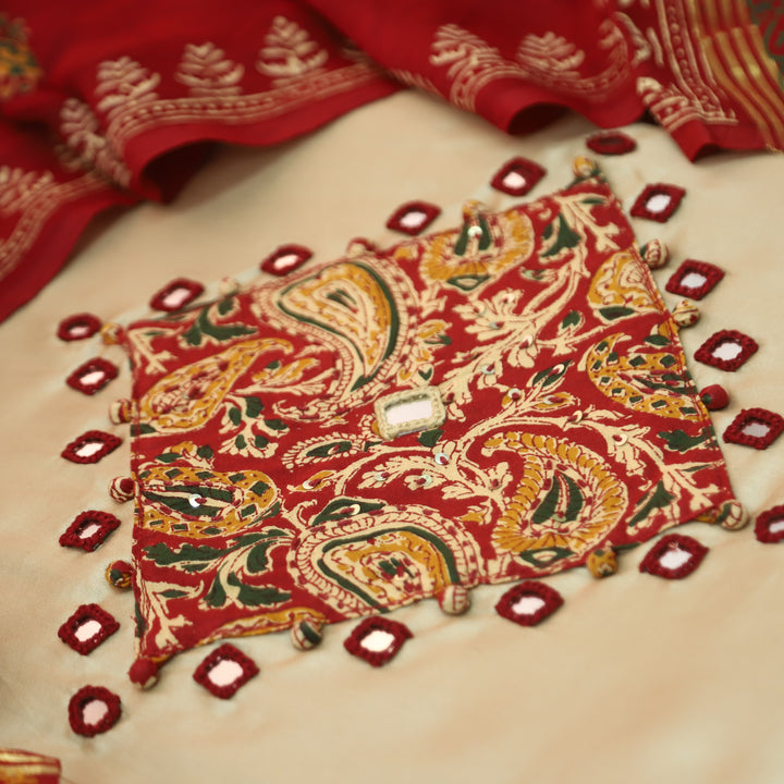 Saheli Beige Red Mirror Work Applique Kalamkari Jam Cotton Set