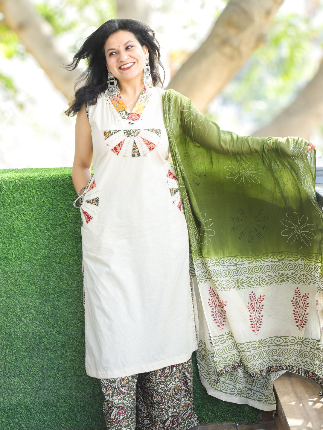 Zoya Cream White V Neck Applique Patch and kalamkari Bottom Cotton 3 Piece with Pocket  D1