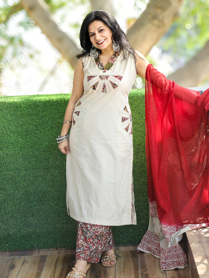 Zoya Cream White V Neck Applique Patch and kalamkari Bottom Cotton 3 Piece Set with Pocket D3