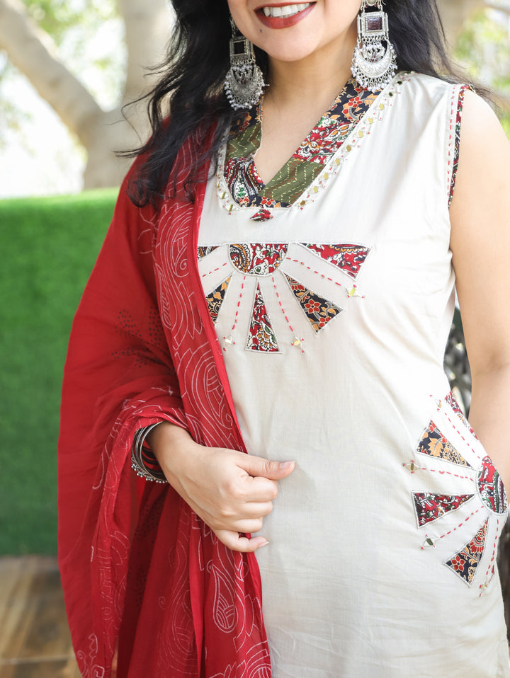 Zoya Cream White V Neck Applique Patch and kalamkari Bottom Cotton 3 Piece Set with Pocket D3