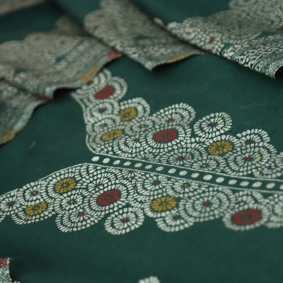 सांभवी Dark Green Defined By Thread and Zari Weaved Neck Semi Pashmina Winter Set