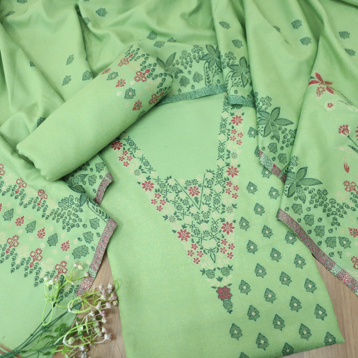 यशकी Mint Green Balanced By Thread and Zari Weaved Neck Semi Pashmina Winter Set