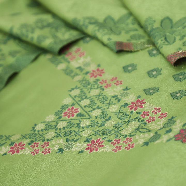 यशकी Sage Green Balanced By Thread and Zari Weaved Neck Semi Pashmina Winter Set