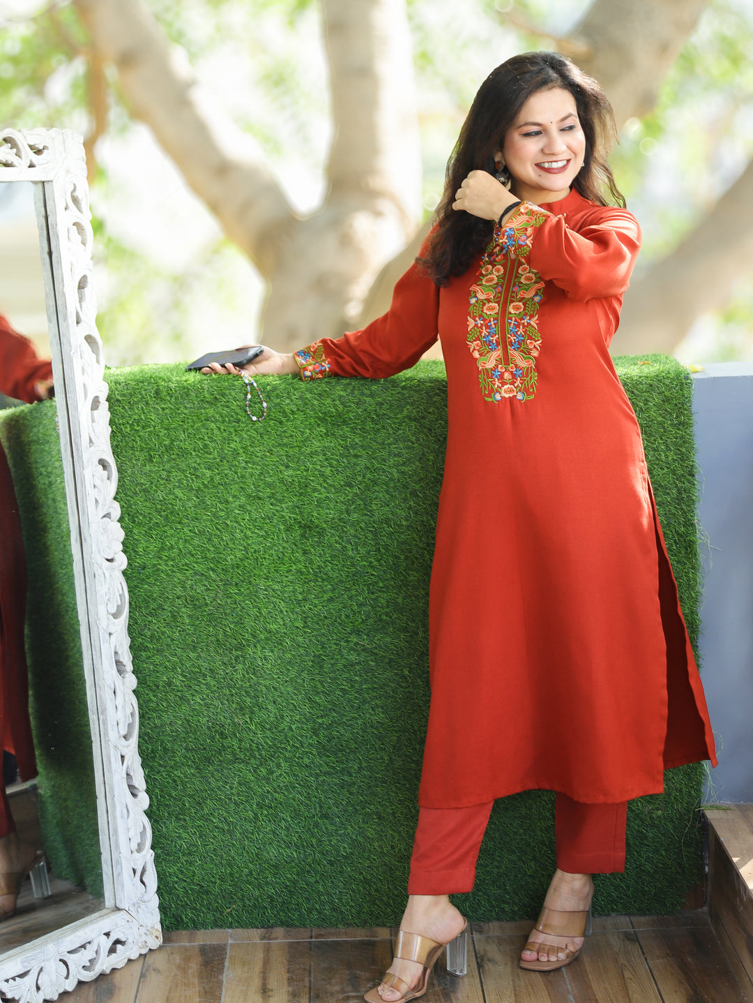 छाया Dusty Rust Thread Embroidered Neck Semi Pashmina Winter Kurti