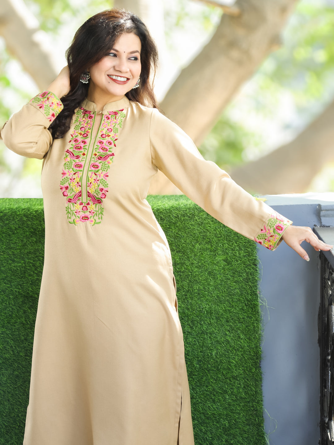 छाया Daisy Beige Thread Embroidered Neck Semi Pashmina Winter Kurti