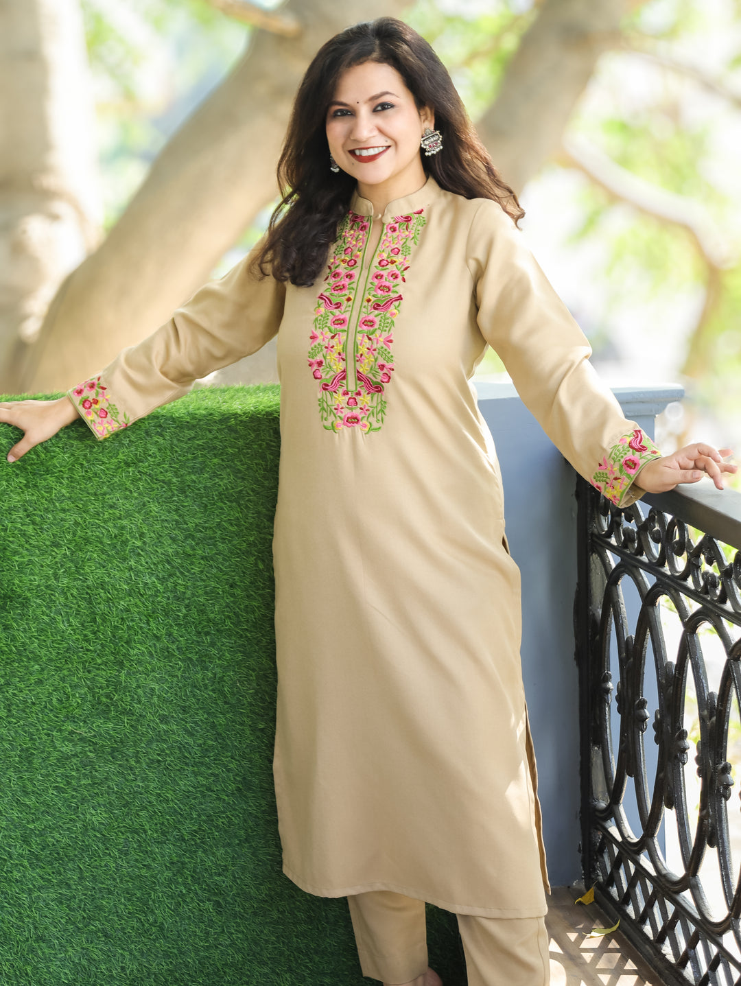 छाया Daisy Beige Thread Embroidered Neck Semi Pashmina Winter Kurti