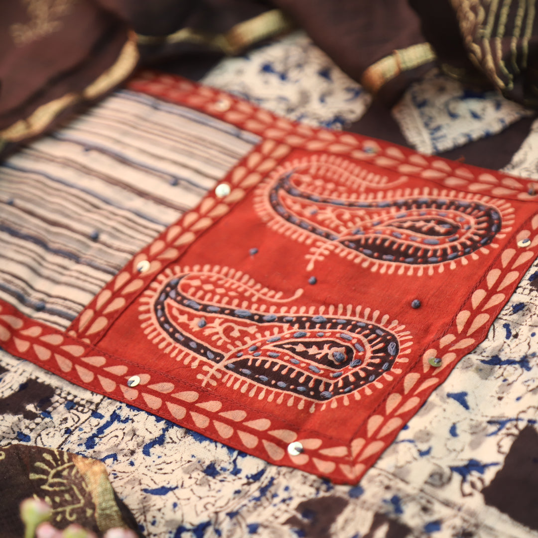 Sufna Faded Black Paisley Print Yoke Kalamkari Printed Cotton Set