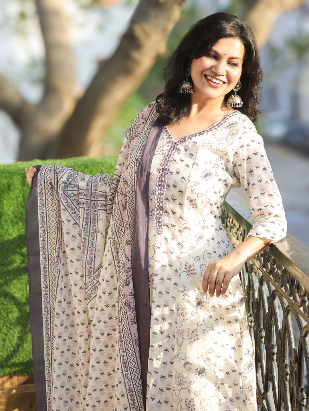 Bella White Purple Patra Mul Cotton 3 Piece Set