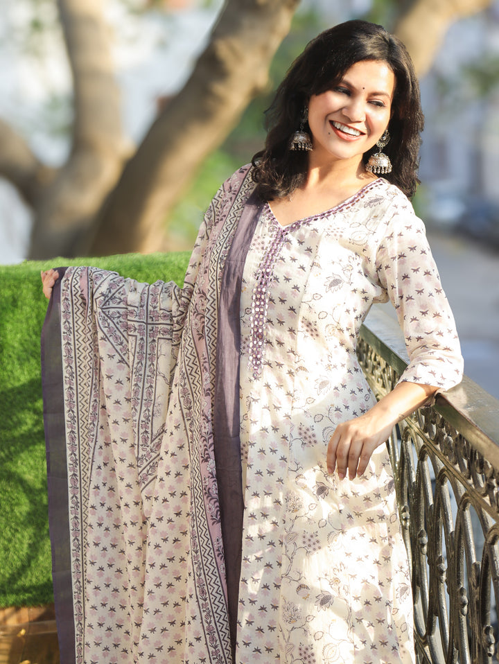 Bella White Purple Patra Mul Cotton 3 Piece Set