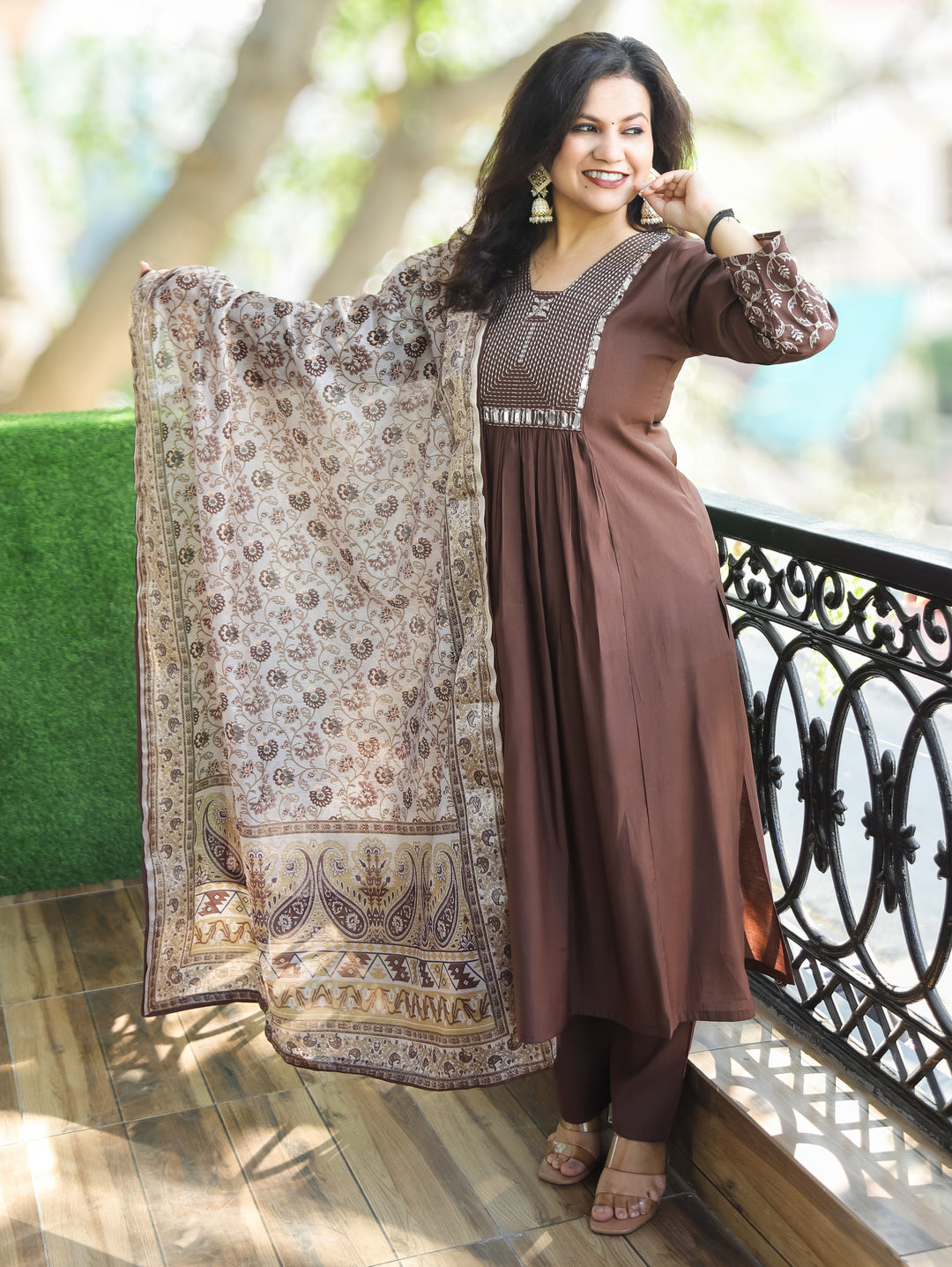 Masakkali Brown in Thread with Mirror in Front Gathered Roman Silk 3 Piece Set