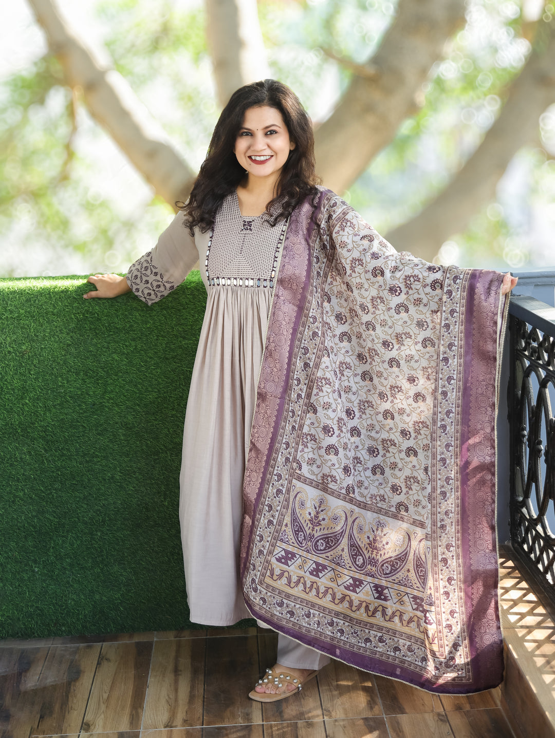 Masakkali Metallic Grey Thread with Mirror in Front Gathered Roman Silk 3 Piece Set