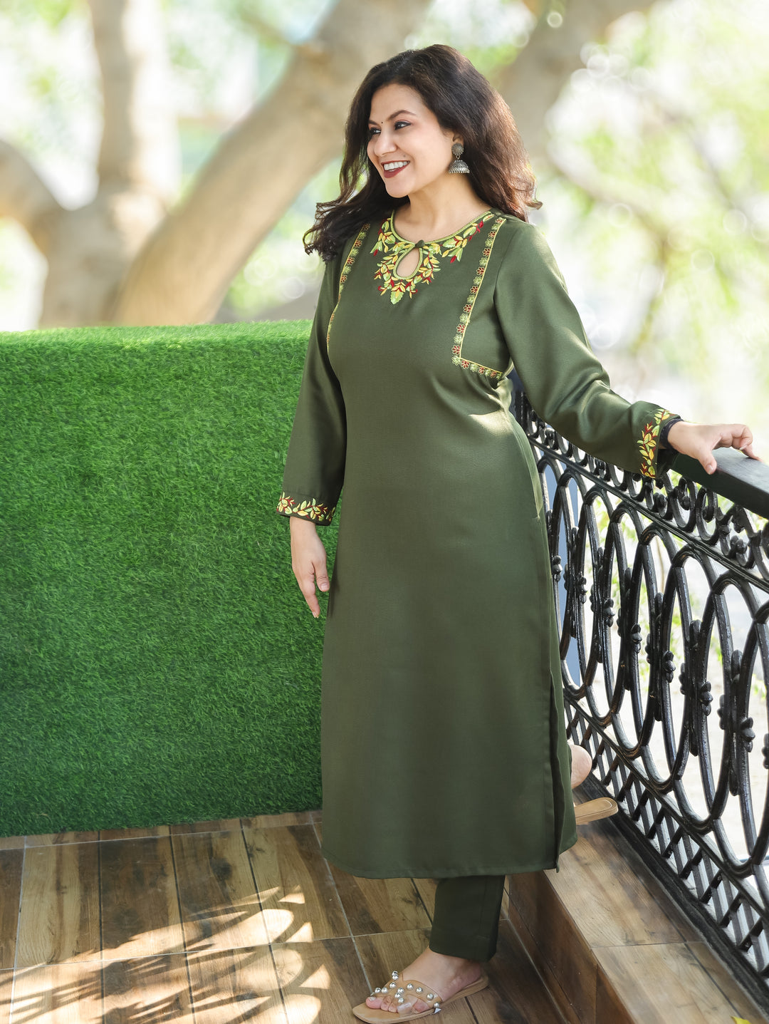 छाया Olive Green Embroidered Keyhole Neck Semi Pashmina Winter Kurti