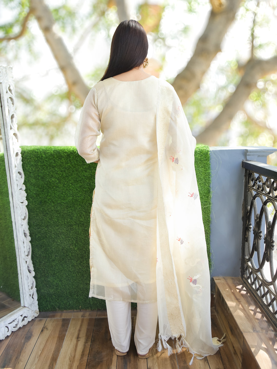 Kaveri Sand Beige Bird Thread Embroidered Work Shimmer Tissue Kota Doriya 3 Piece Set