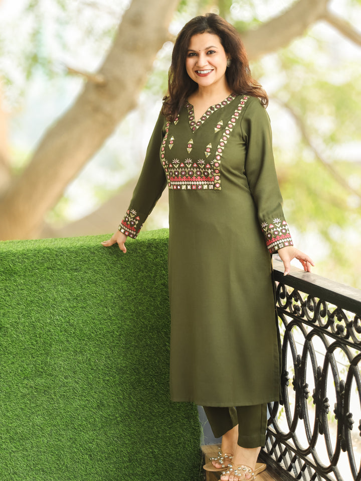 Saloni Mehndi Green Thread Embroidered V Mirror Work Semi Pashmina Winter Kurti