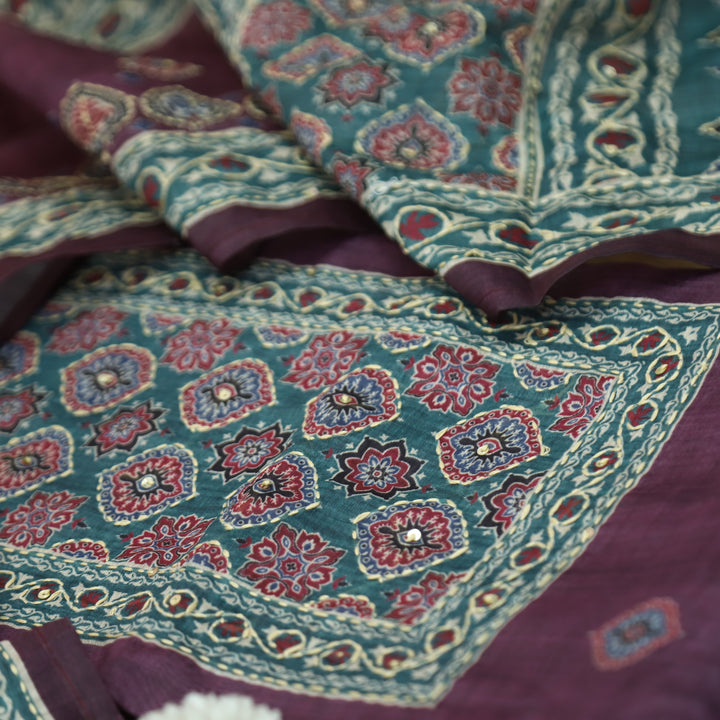 Sohni Mulberry Purple All Over Kantha Embroidery with Printed Work Chanderi Set