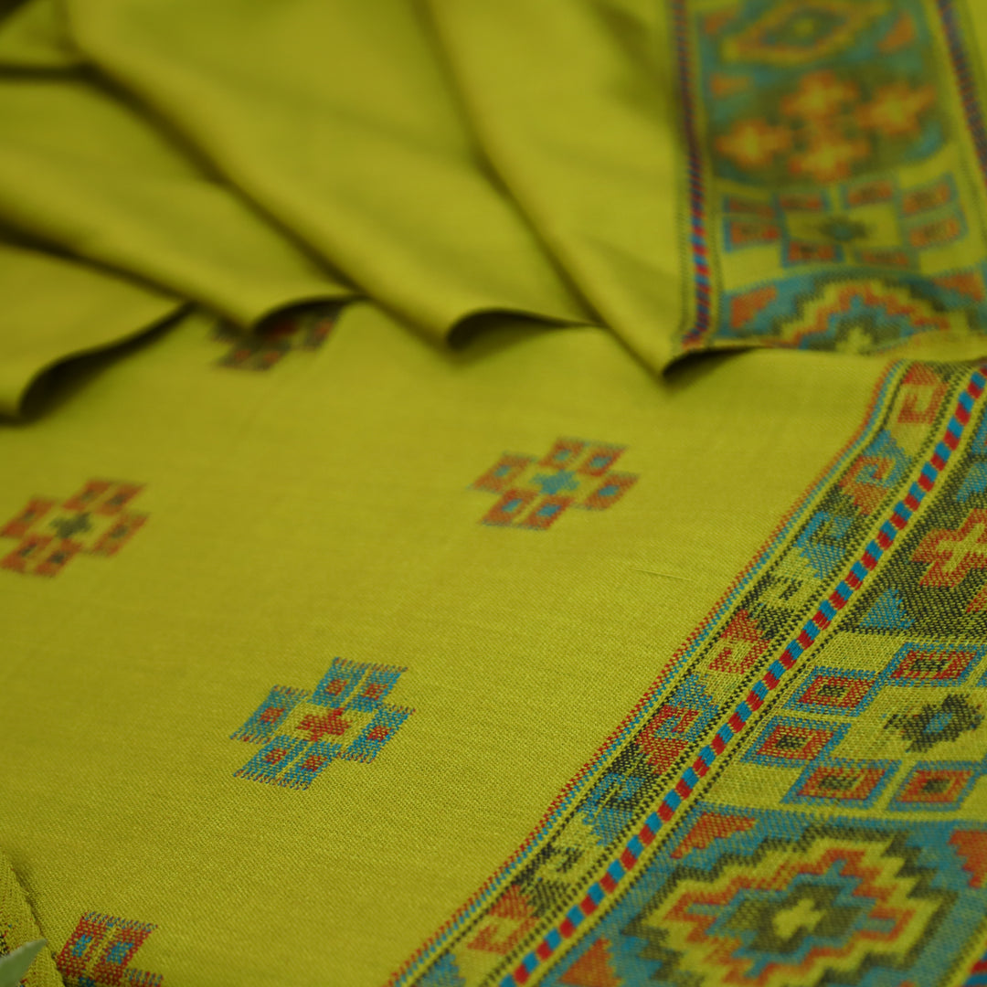 संजीवनी Mehndi Green Defined by Thread Weaved Hem Semi Pashmina Winter Set