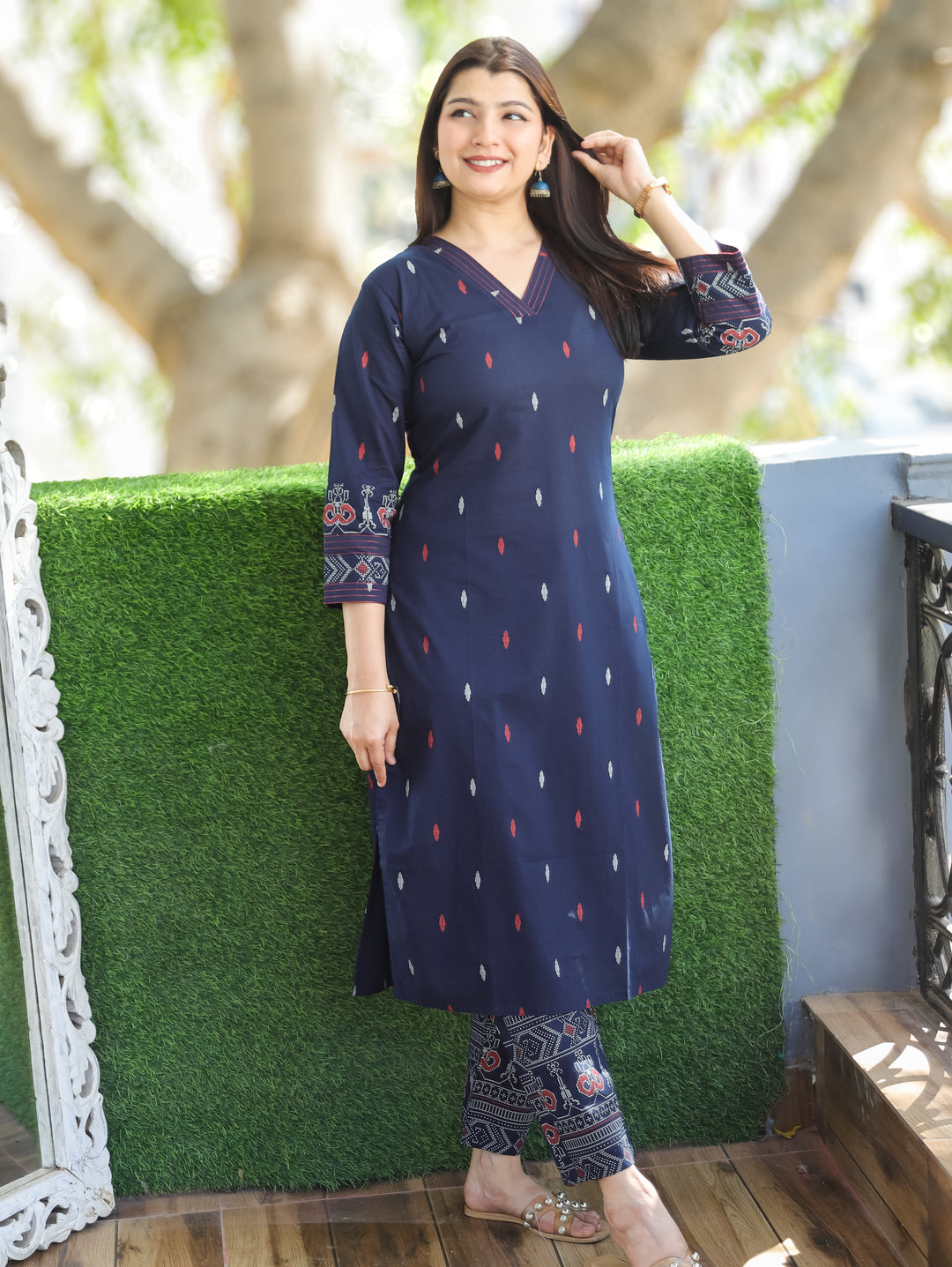 Mishthi Navy Blue V NeckThread Work Pigment Printed Work Cotton 2 Piece Set