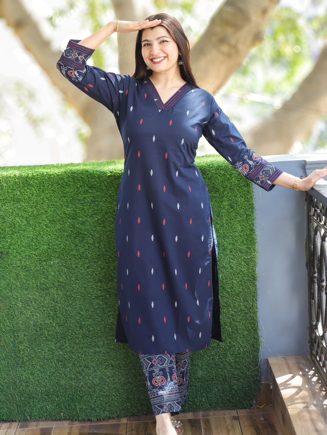 Mishthi Navy Blue V NeckThread Work Pigment Printed Work Cotton 2 Piece Set