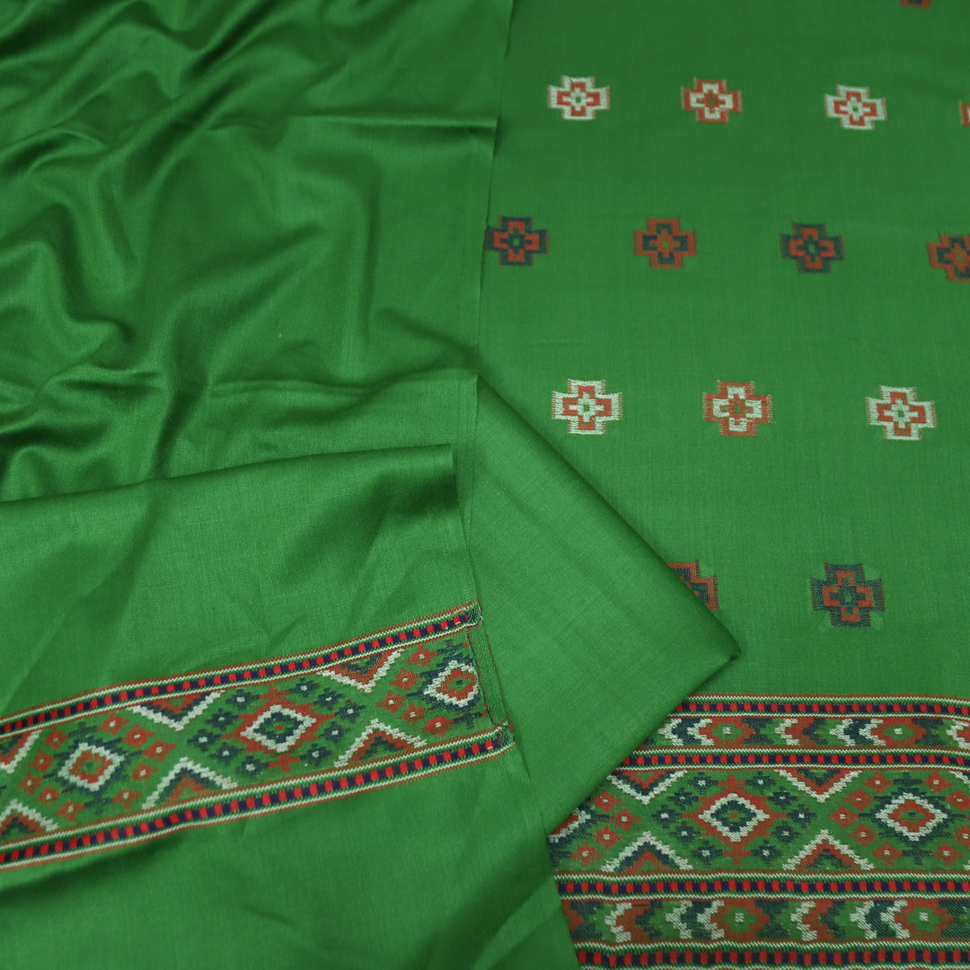संजीवनी Dark Green Defined by Thread Weaved Hem Semi Pashmina Winter Set