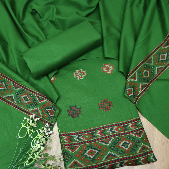 संजीवनी Dark Green Defined by Thread Weaved Hem Semi Pashmina Winter Set