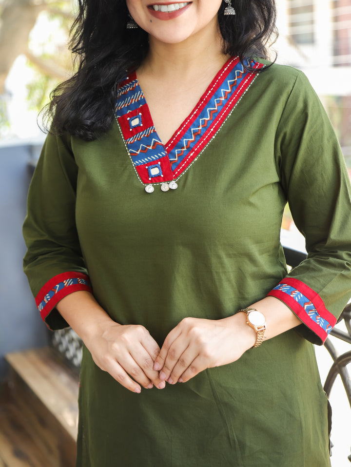 Shally Forest Green V Neck Hand Work WIth Lace Patch Short Cotton Kurti