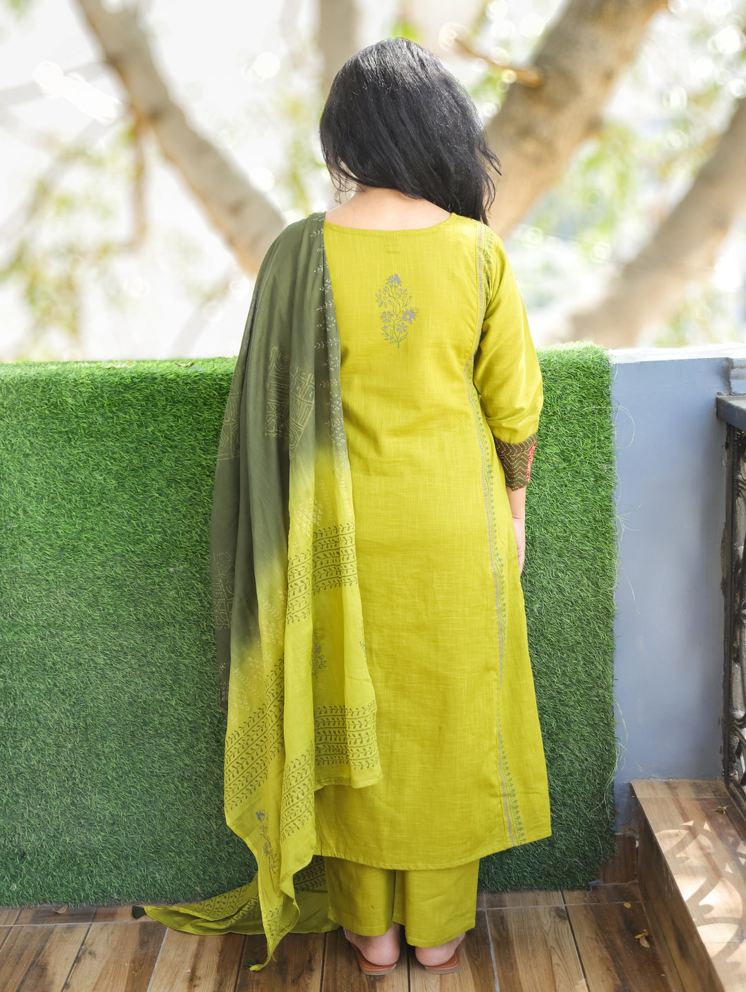 Swaroop Leaf Green Embriodered Neck Patch Panel Cotton 3 Piece Set with Pocket