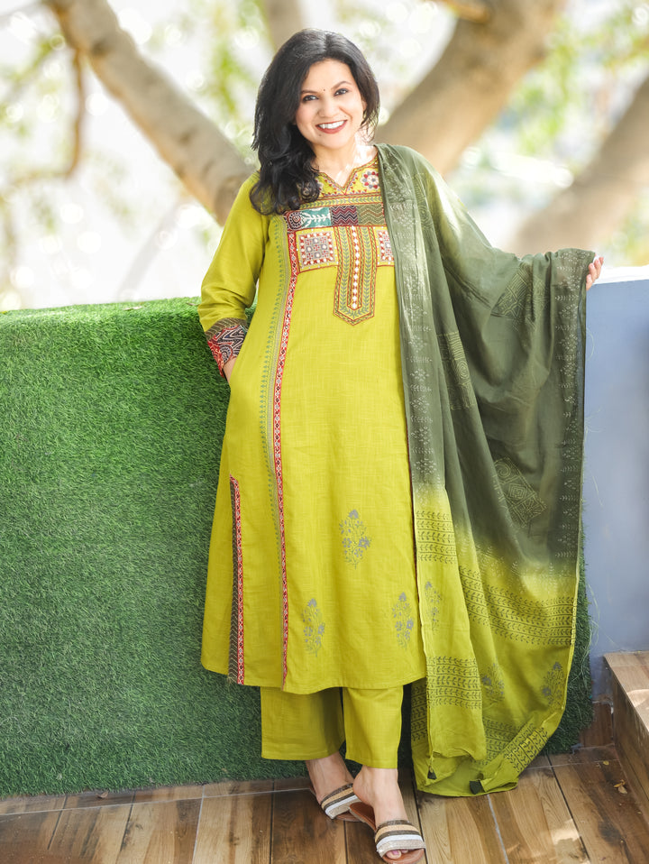 Swaroop Leaf Green Embriodered Neck Patch Panel Cotton 3 Piece Set with Pocket