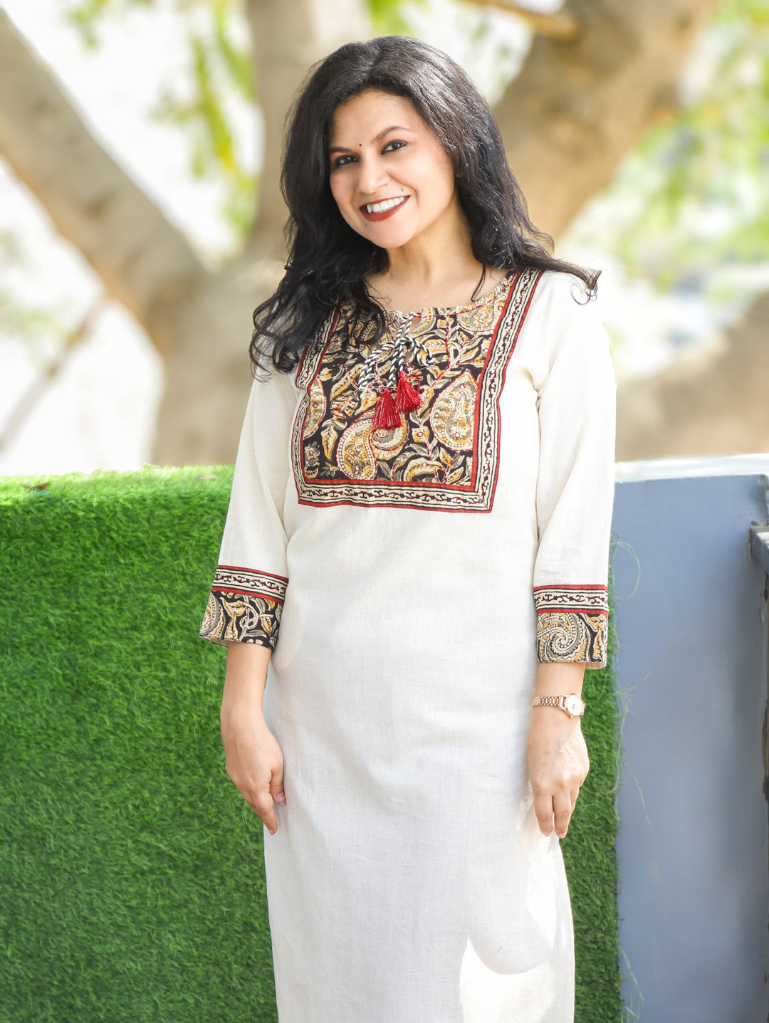 Suhana Shell Beige Kalamkari Print Yoke with Knot Work Cotton Kurti D2