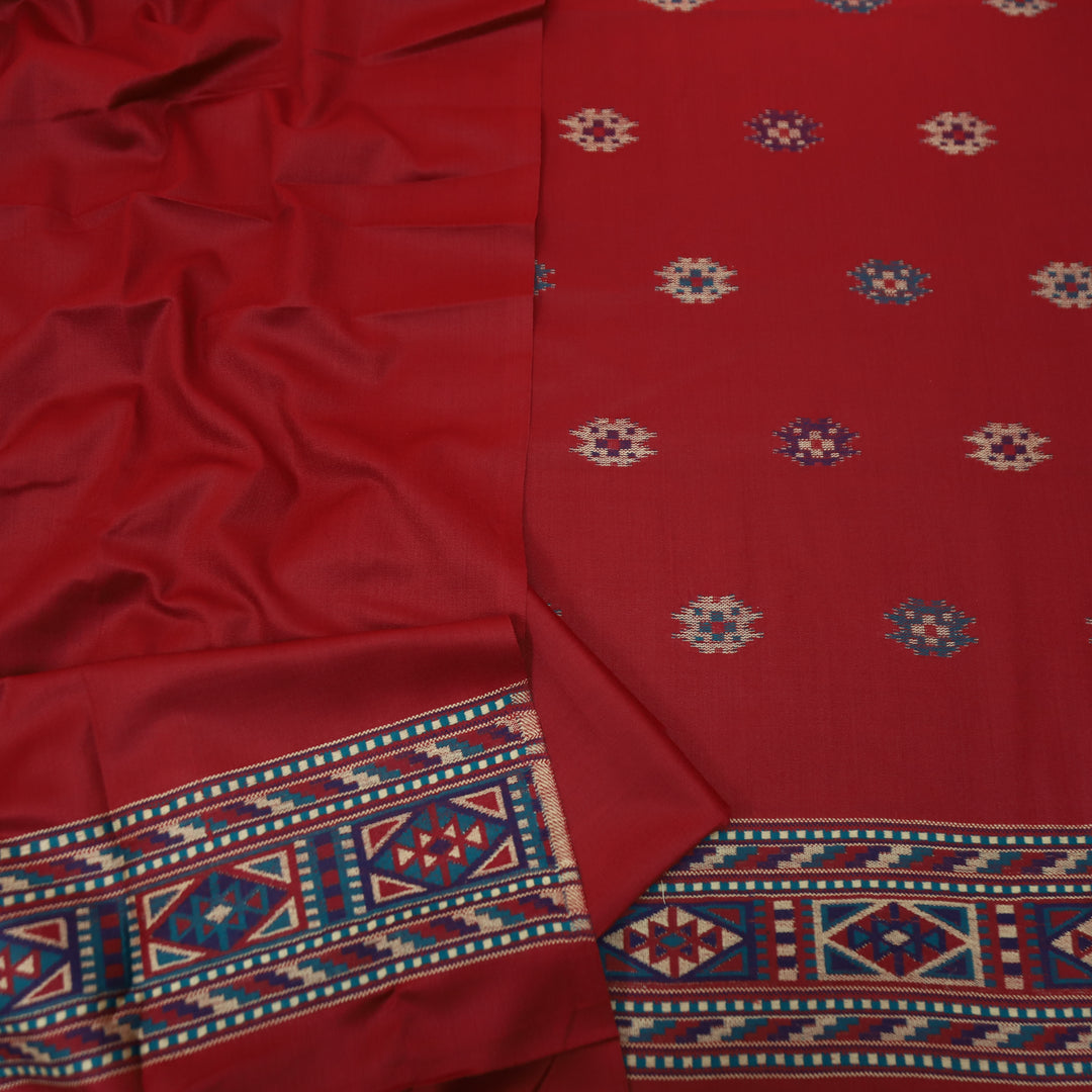 साध्गी Maroon Red All Over Kullu Weaved Hem Semi Pashmina Winter Set