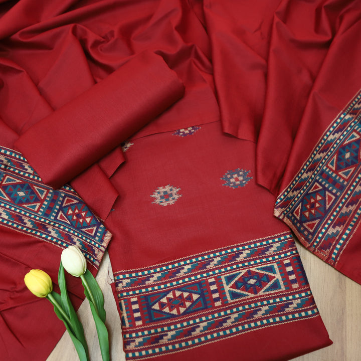 साध्गी Maroon Red All Over Kullu Weaved Hem Semi Pashmina Winter Set