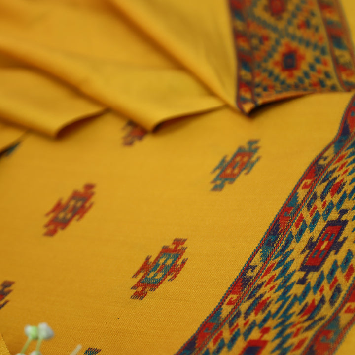 साध्गी Turmeric Yellow All Over Kullu Weaved Hem Semi Pashmina Winter Set