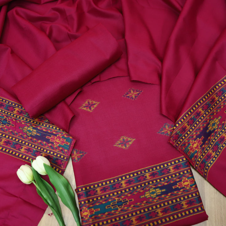 साध्गी Magenta Purple All Over Kullu Weaved Hem Semi Pashmina Winter Set