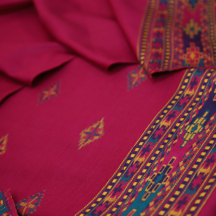 साध्गी Magenta Purple All Over Kullu Weaved Hem Semi Pashmina Winter Set