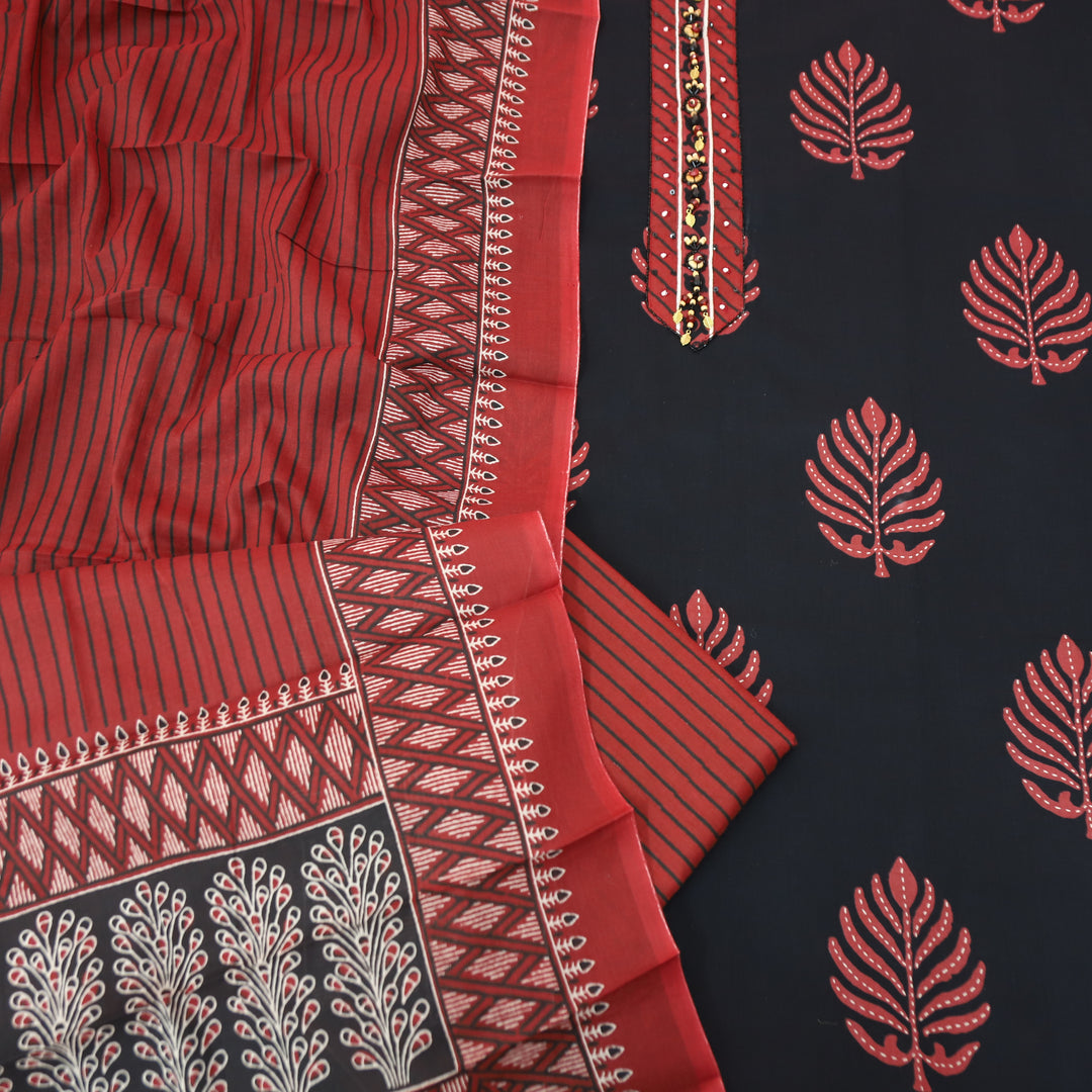 Yashvi Black with Kardana and Wood Hanging Patch Leaf Printed Cotton Set