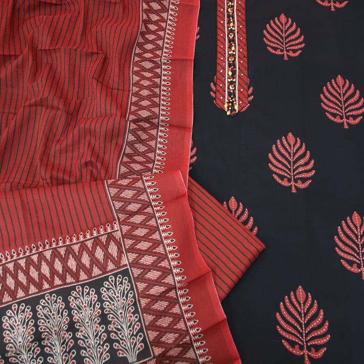 Yashvi Black with Kardana and Wood Hanging Patch Leaf Printed Cotton Set