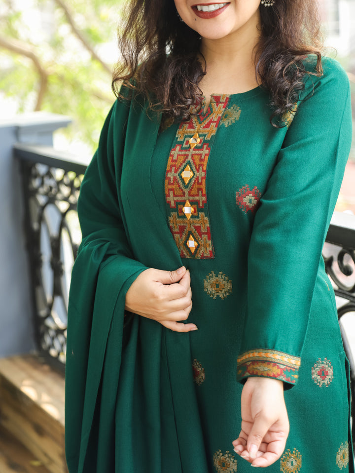 शैलजा Emerald Green Round Neck Kullu Weaved Semi Pashmina Winter 3 Piece Set