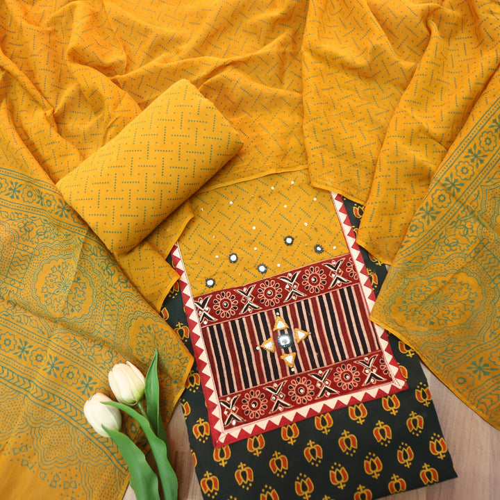 Saheli Pine Green Kutch Mirror Yoke Lotus Print Cotton Set